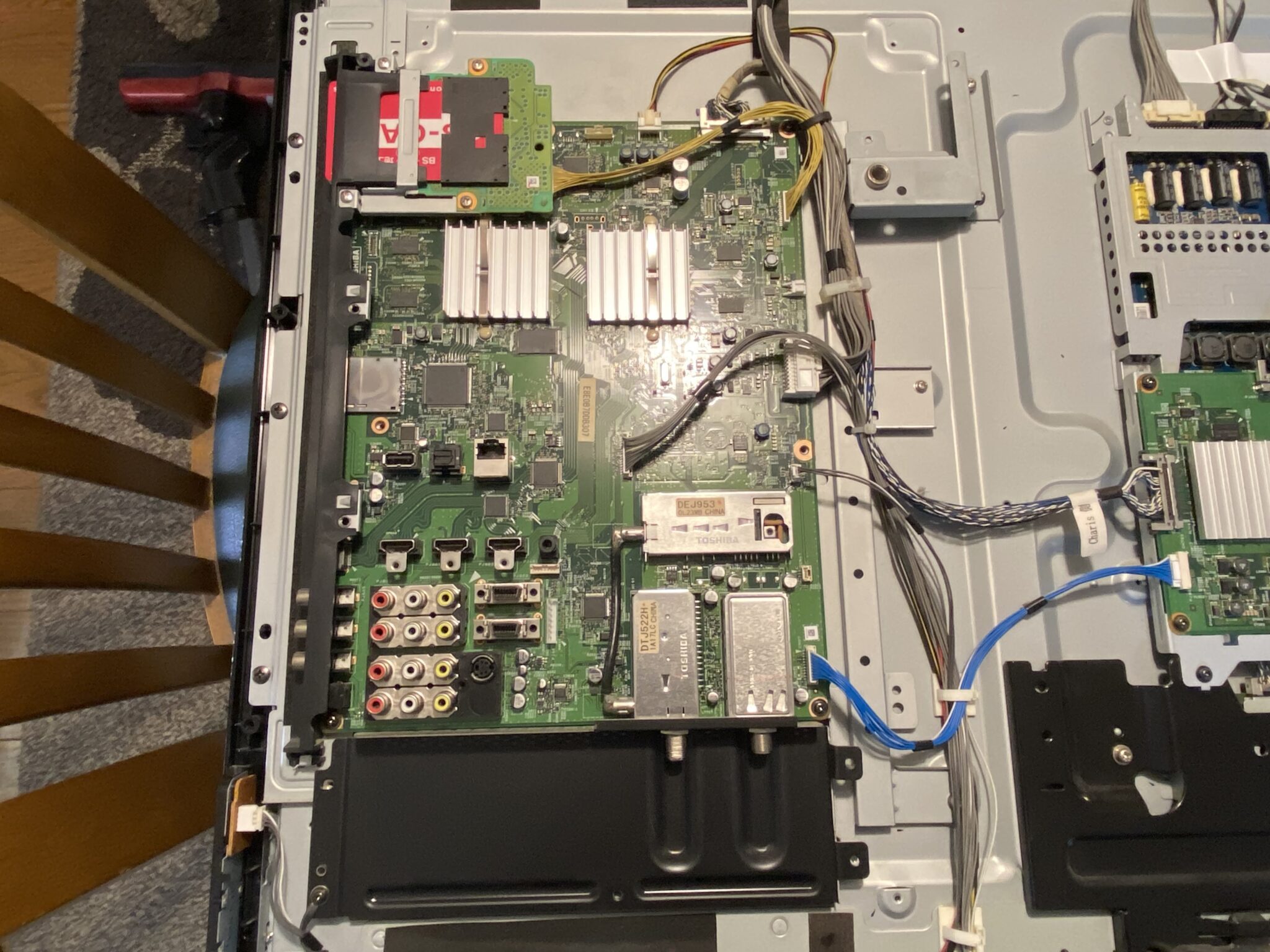 E202エラーコードでテレビが映らない！！メインボード基盤の交換修理